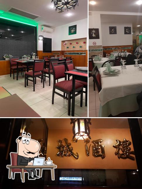 Siediti a un tavolo di La Muraglia Cagliari