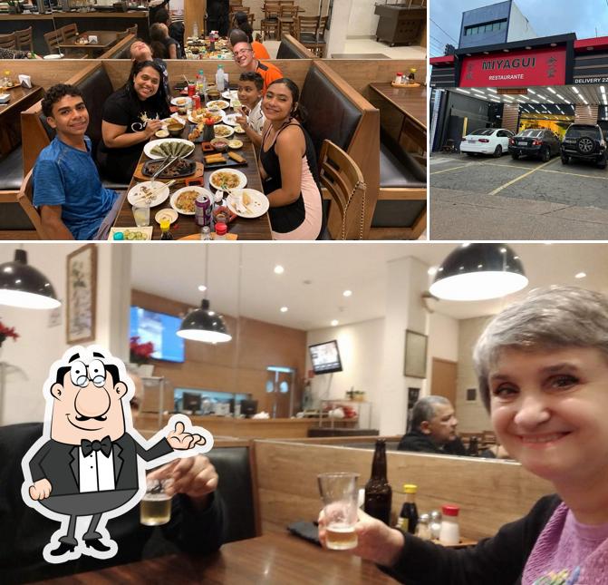 A foto da interior e exterior no Restaurante Japonês - MIYAGUI