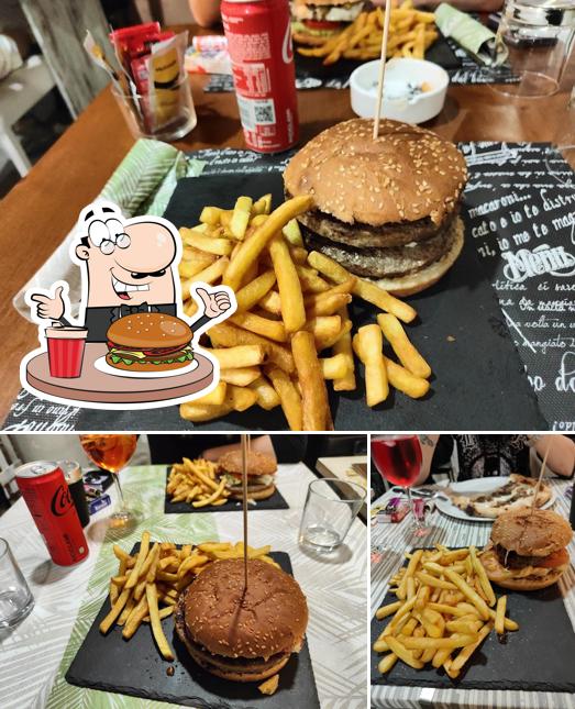 Prova un hamburger a PIZZERIA NAPOLETANA VENTISETTE