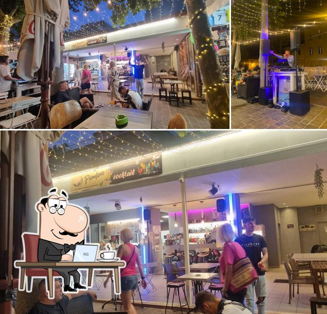 Dai un'occhiata agli interni di Piadino Cocktails Bar