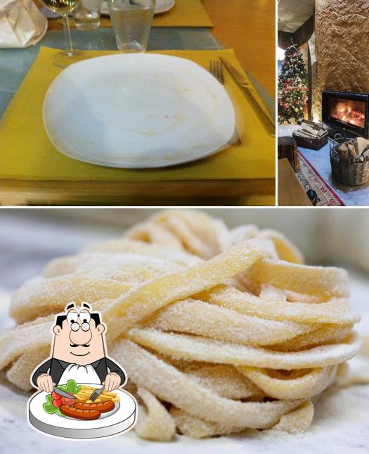 Tra le varie cose da 99 Piatti si possono trovare la cibo e interni