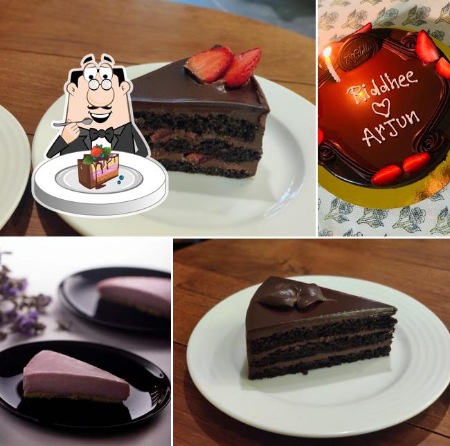 Chocolate cake at 7Violettes