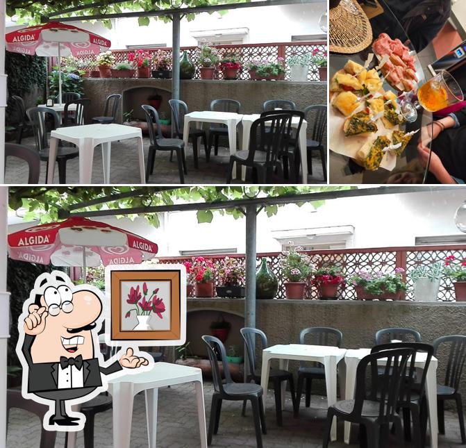 Dai un'occhiata agli interni di Bar Emma