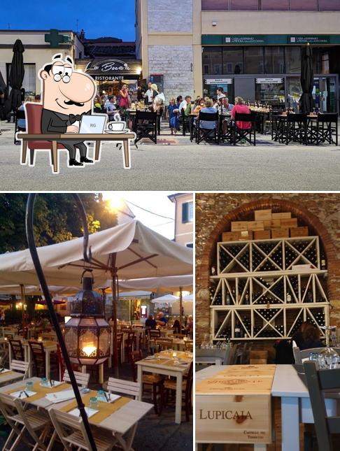 Tra le diverse cose da La Buca - Pietrasanta si possono trovare la interni e vino