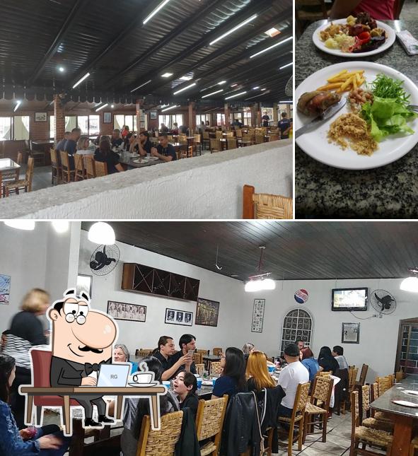 Sente em uma das mesas no La Casa Di Frango