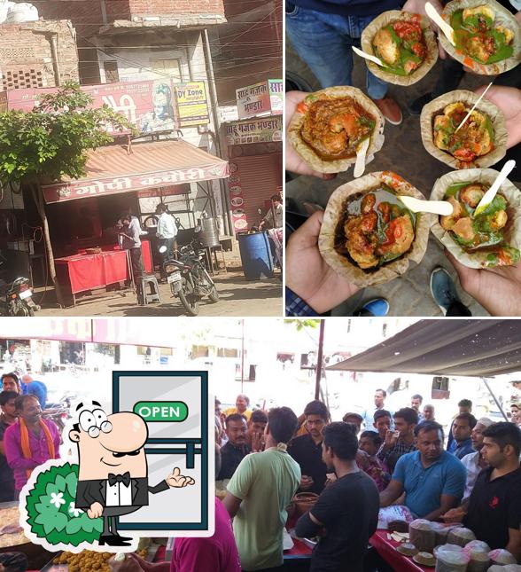 The exterior of Gopi Kachori Chomu