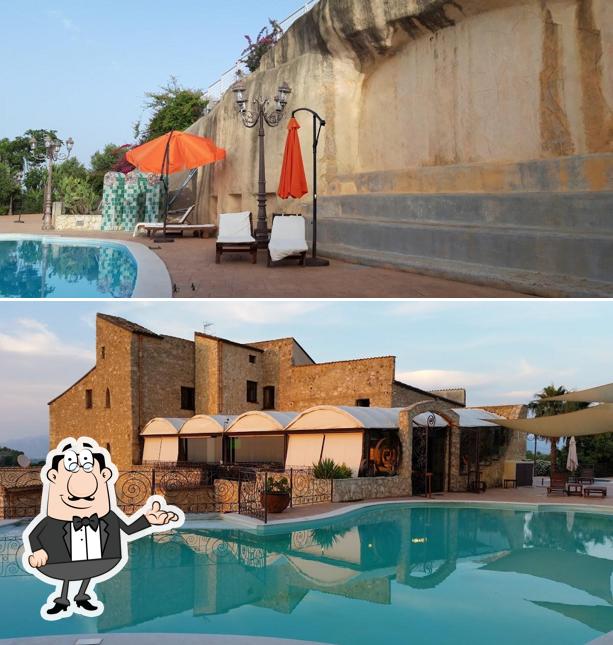 Siediti a un tavolo di Villa Vittoria Hotel
