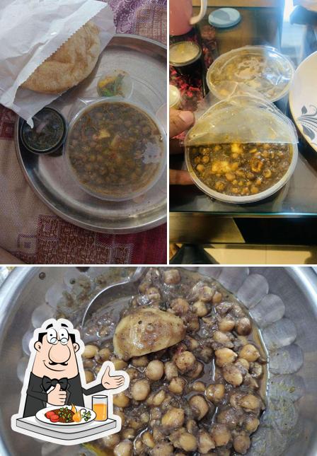 Food at Bhature Walas