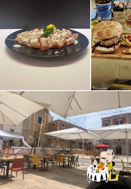 La cibo e interni del ristorante