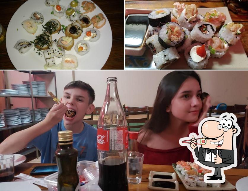 Sushi é um popular item de comida originário do Japão