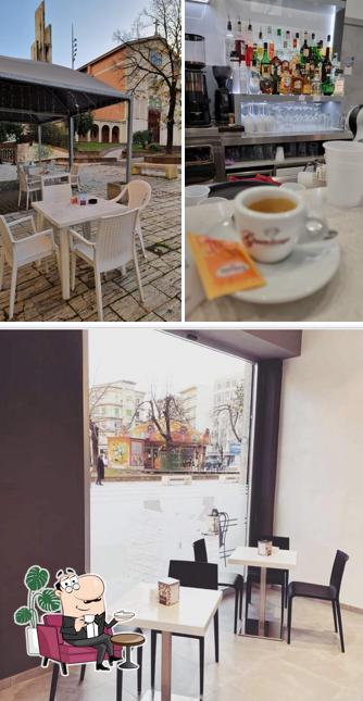 Siediti a un tavolo di White Cafè