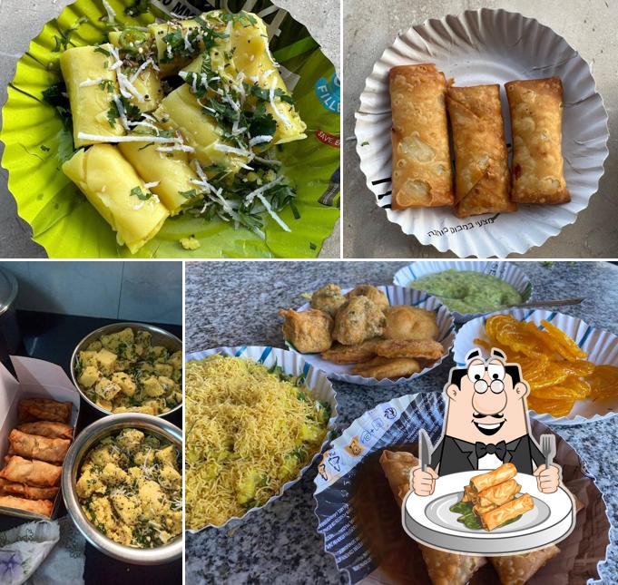 Spring rolls at Lijjat Khaman House