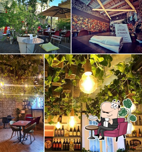 Siediti a un tavolo di Altro. Cucina e Cocktail - Ristorante Grottaferrata