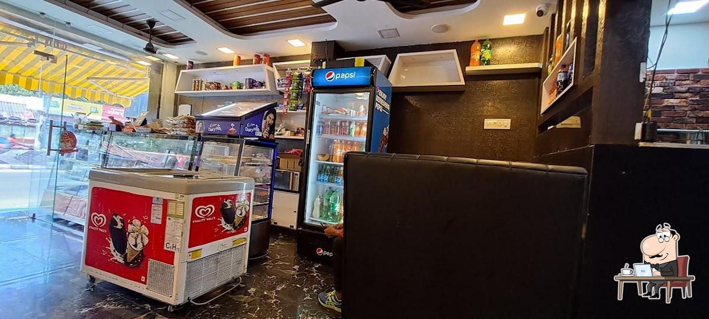 Check out how Bakasuran Bakes looks inside