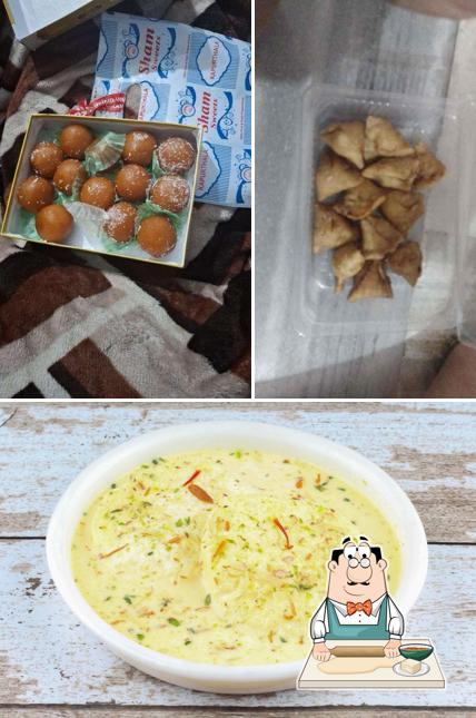 Samosa at Sham Sweets