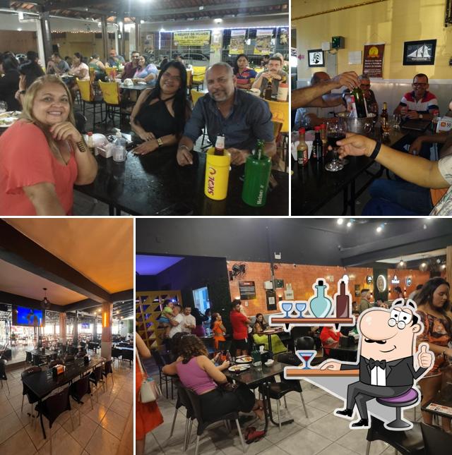 O interior do Mr. Arthur Music Bar