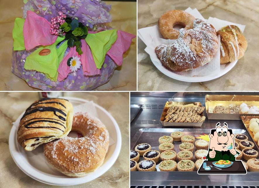 Platti al L'Ambrosia Pasticceria Caffetteria