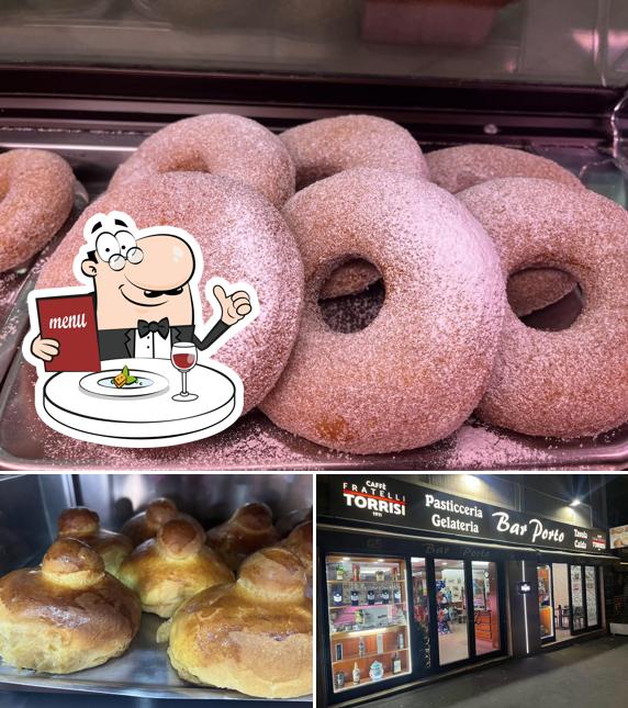 Tra le varie cose da Bar Porto F.lli Signorelli si possono trovare la cibo e interni
