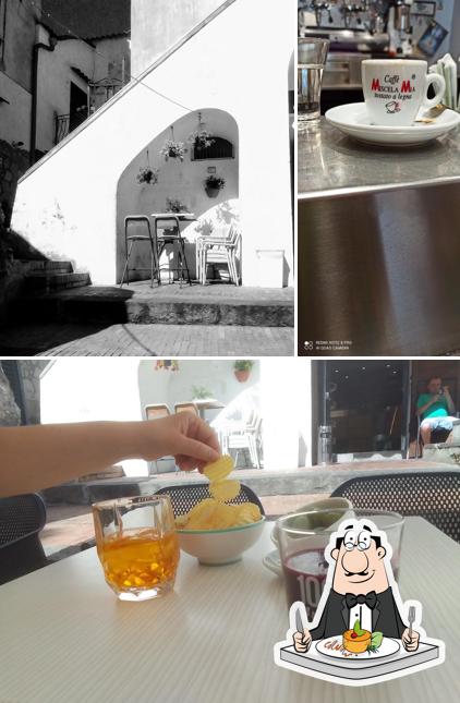 Questa è la foto che presenta la cibo e interni di Bar L'Ombelico Del Mondo Di Della Mura Antonio