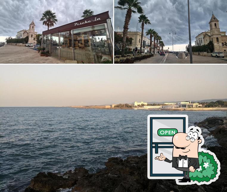 Goditi la vista dall'area esterna di Pescheria 2 Mari