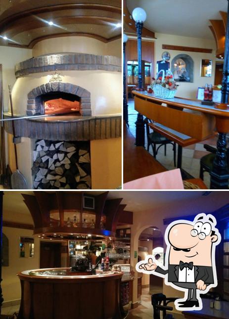 Tra le diverse cose da Pizzeria sonček, Sonja Babnik s.p. si possono trovare la interni e bancone da bar