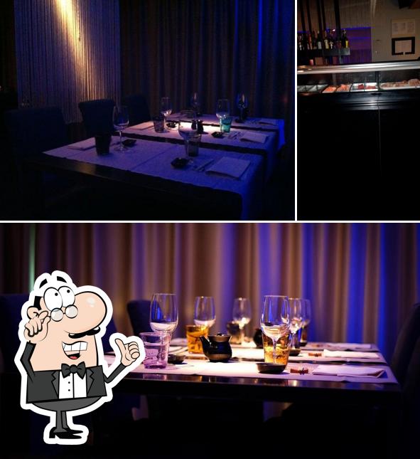 Dai un'occhiata agli interni di YU restaurant