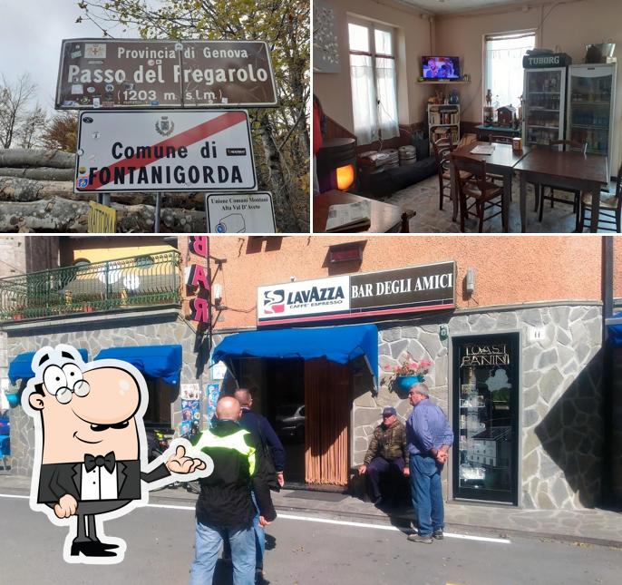 Gli interni di "Bar degli Amici" di Queiroli Nicoletta