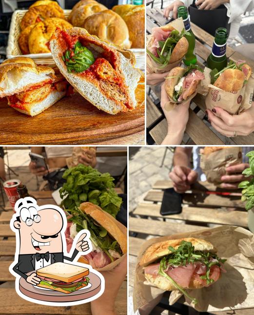 Ordina un panino a Gustavo