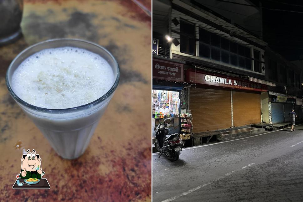 Food at Chawala sweet