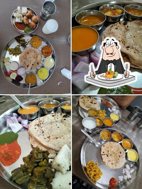 Food at Purohit Bhojnalya