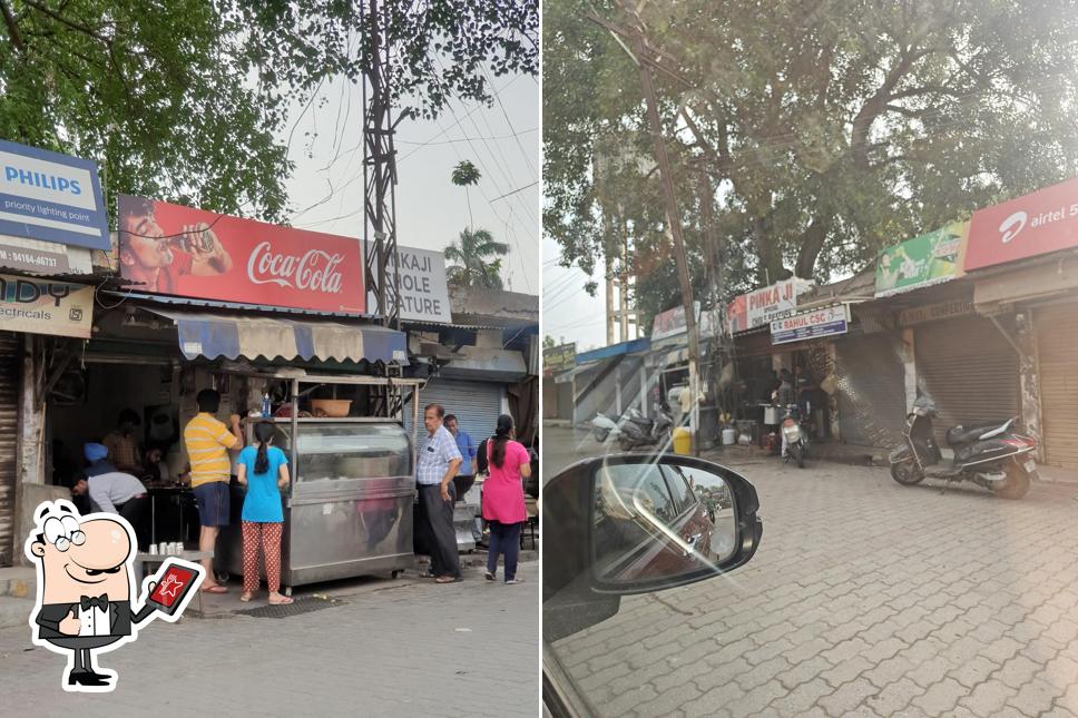 Check out how Pinka Ji Chole Bhature looks outside