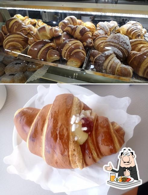 Platti al Bar Pasticceria La Lucciola