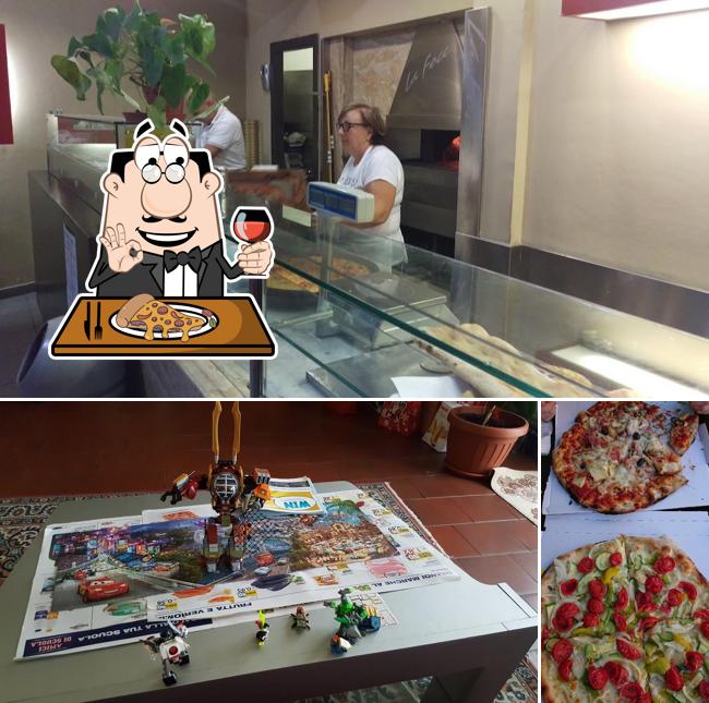 A Pizzeria La Foce, puoi goderti una bella pizza