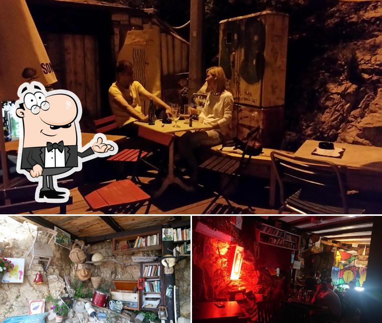 Siediti a un tavolo di Pajol bar Pecine