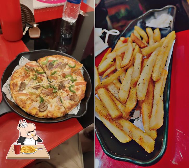 French fries at Pinky's Pizza