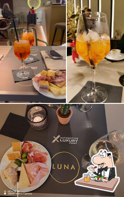 La cibo e interni del ristorante