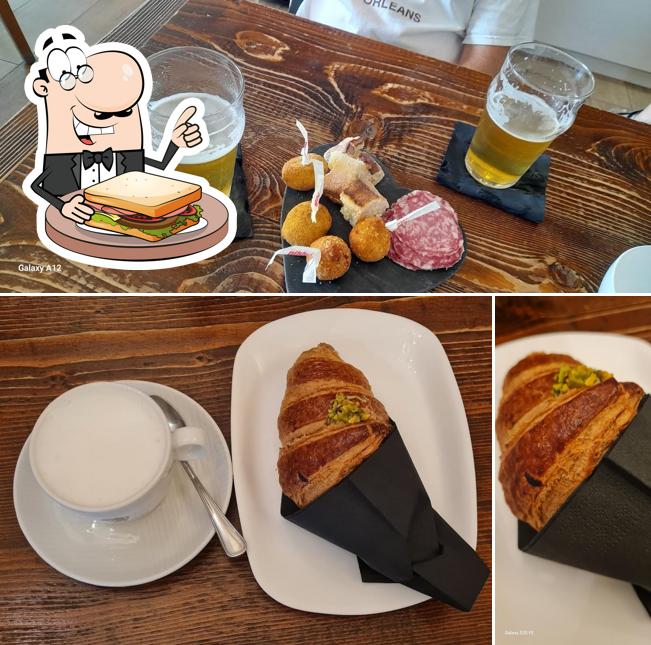 Toast al formaggio al Civico 13 Bar