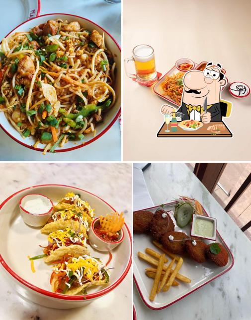 Pad thai at Peanuts Bar