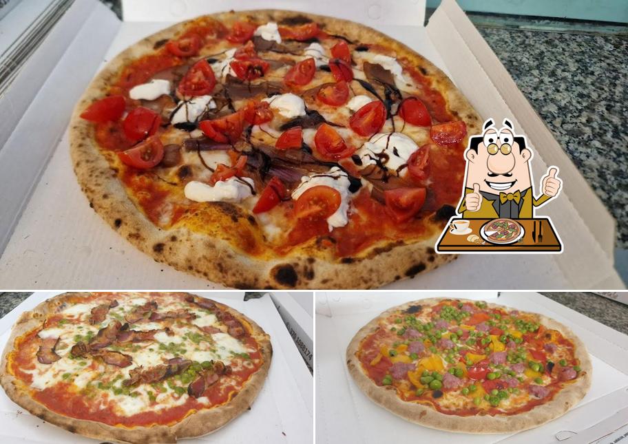 Scegli una pizza a Pizzeria Curtalo'