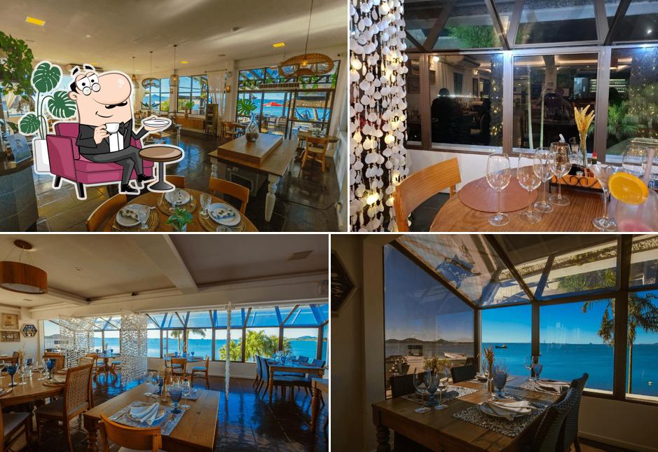 O interior do Restaurante Convés