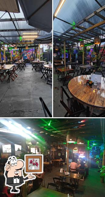 Veja imagens do interior do Garage 287 Burger