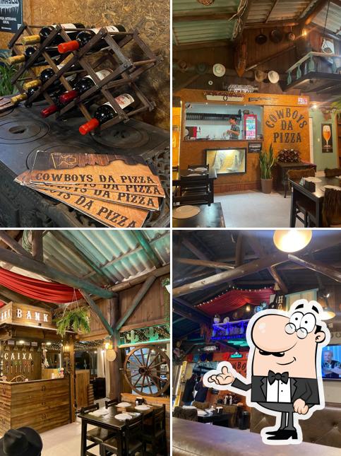 Sente em uma das mesas no Cowboys da Pizza