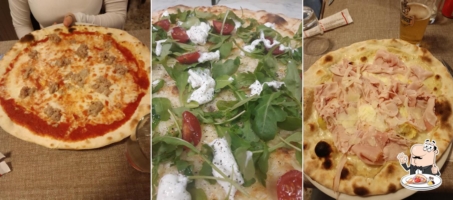 A Pizzeria Italia, puoi ordinare una bella pizza