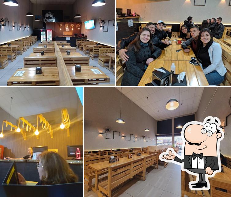 O interior do Comodoro Burguer - Pinhais