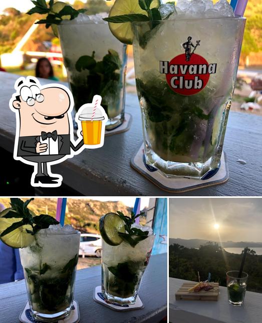 Goditi un drink a One Baja Sardinia