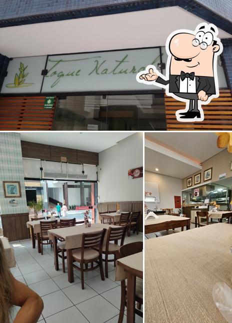 Confira a ilustração ilustrando interior e exterior no Tito's Grill-Balneário Camboriú