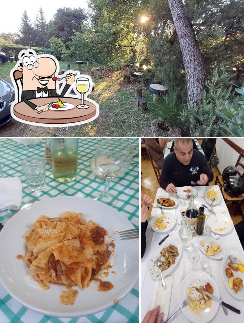 Trattoria Da Valentino di Stiavelli Rosalba si caratterizza per la cibo e esterno
