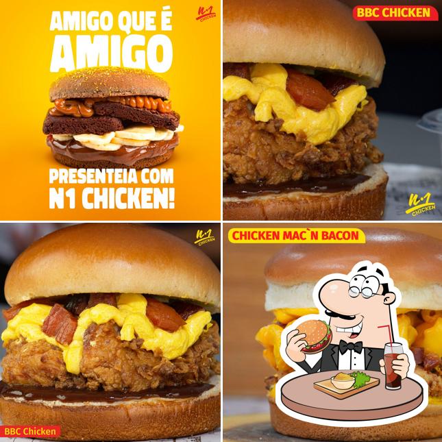 Delicie-se com um hambúrguer no Number One Chicken Araguari