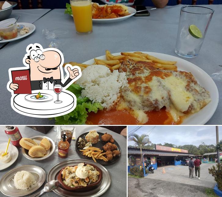 A comida e exterior do restaurante