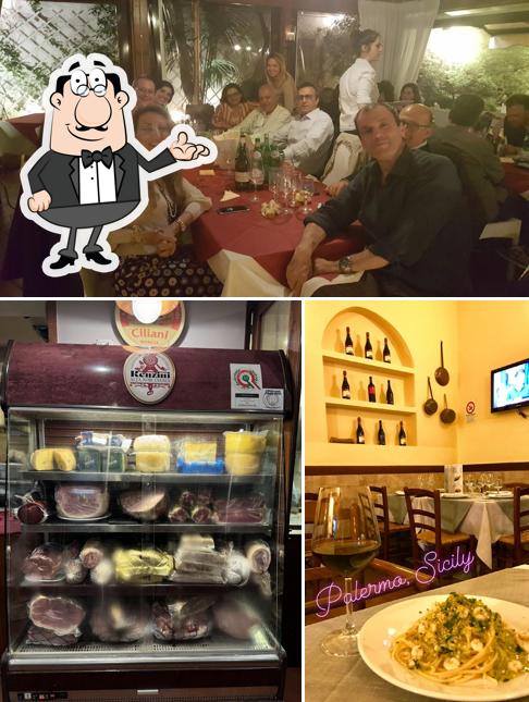 Siediti a un tavolo di Il Vecchio Cortile